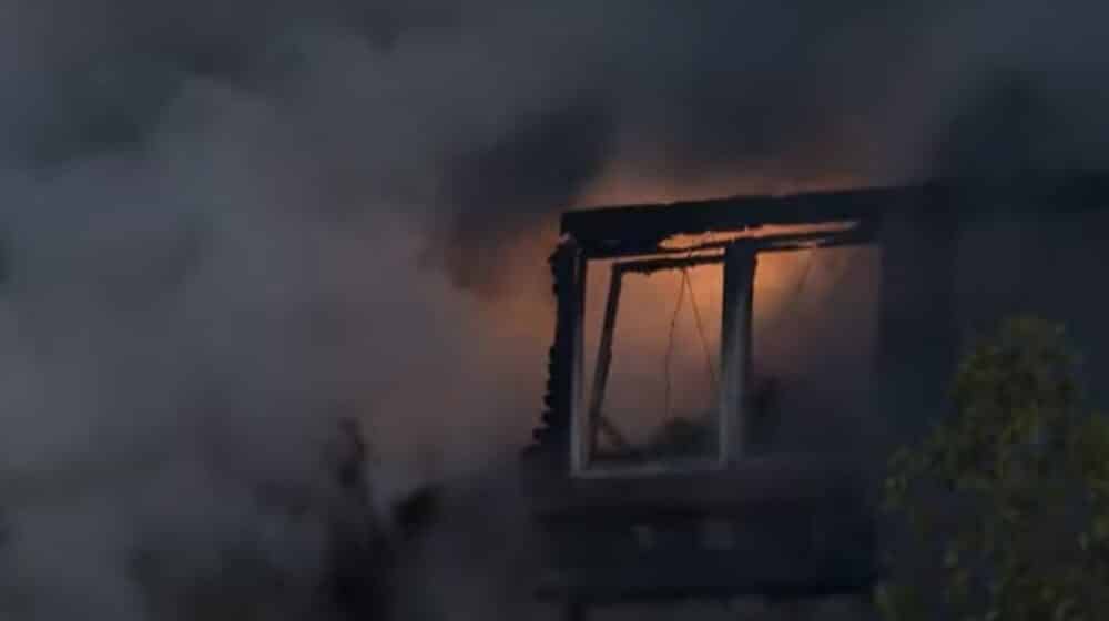 (VIDEO) Prvo kukasti krstovi, pa požar u hotelu s ukrajinskim izbeglicama u Nemačkoj 1