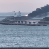 Nakon eksplozije i požara, u kojima su tri osobe stradale, na mostu koji spaja Krim i Rusiju obnovljen saobraćaj (VIDEO) 13