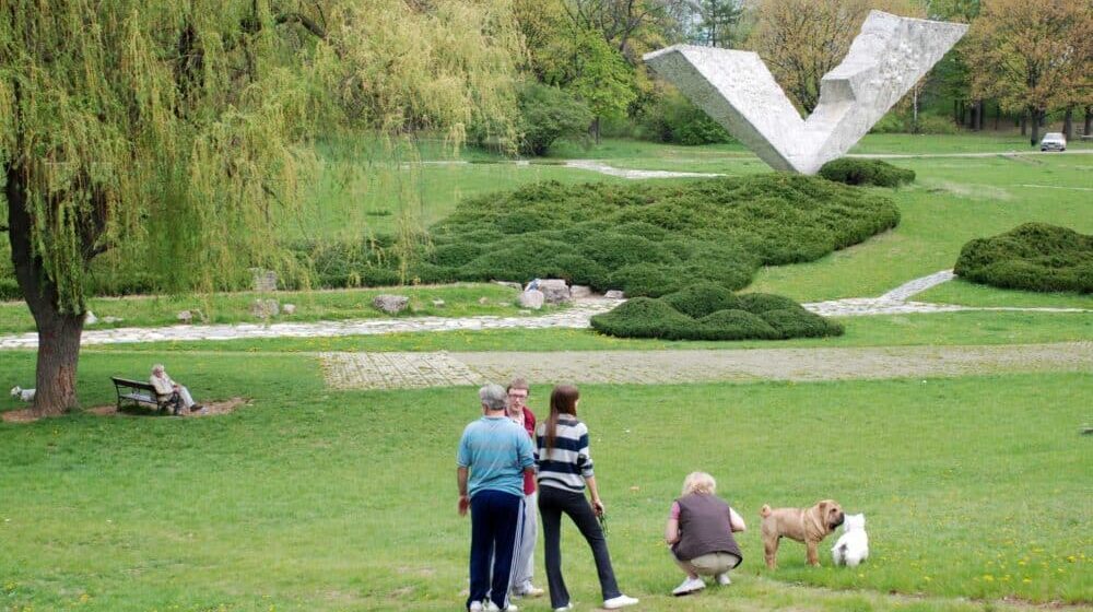 "Dosta su svetu jedne Šumarice": Sutra u Kragujevcu Veliki školski čas u znak sećanja na stradale đake 1