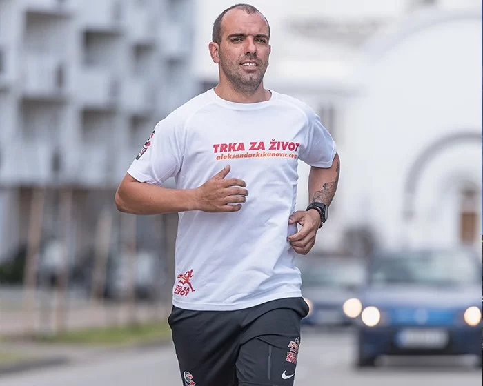 Loznički maratonac stigao u rumunski manastir Jaši: Trčao za lečenje osmogodišnjeg dečaka 1