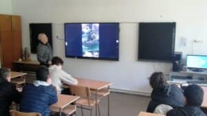 Moraće da obrazlažu ocene? Neće? Šta je prošle nedelje uzbunilo srpske prosvetare: Studija slučaja posle jedne vesti 3 Moraće da obrazlažu ocene? Neće? Šta je prošle nedelje uzbunilo srpske prosvetare: Studija slučaja posle jedne vesti 3