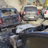 Zapaljena četiri automobila u dvorištu porodice Panić u Valjevu 7