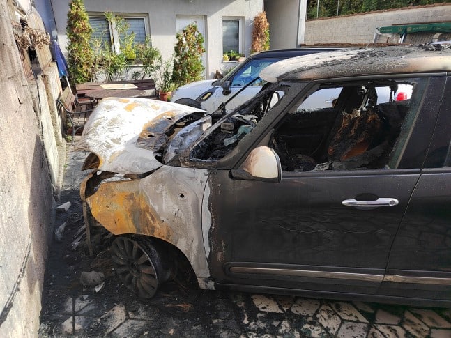 Zapaljena četiri automobila u dvorištu porodice Panić u Valjevu 3