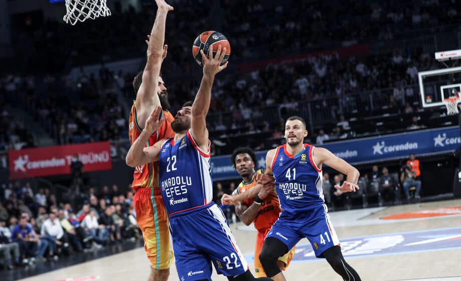 U dramskim završnicama Žalgiris srušio Virtus, a Valensija Efes u Istanbulu 1