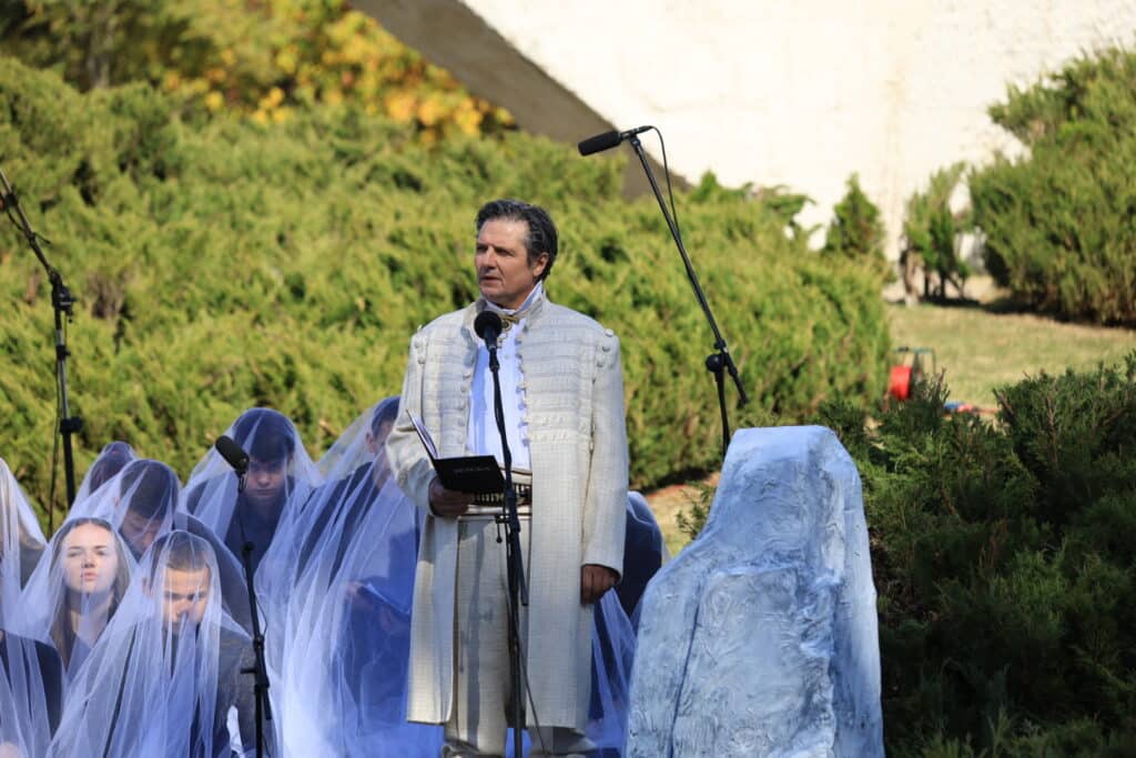 Veliki školski čas održan u Kragujevcu: Dan kada su fašisti streljali 300 đaka 5 Veliki školski čas održan u Kragujevcu: Dan kada su fašisti streljali 300 đaka 10