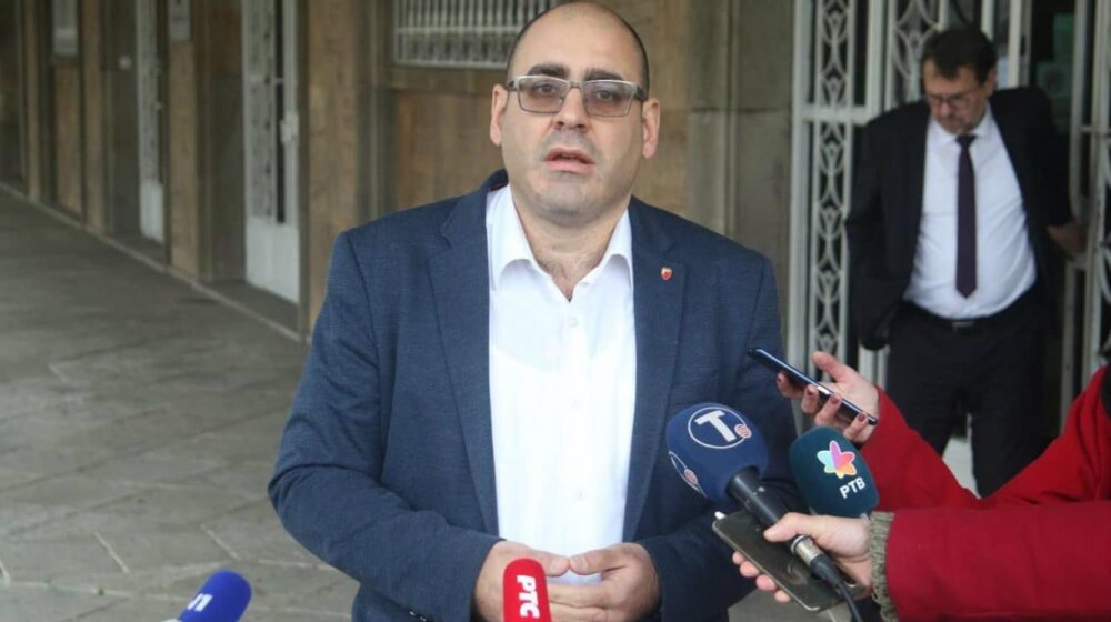 Đukanović u Skupštini pozvao Aleksića da izađe na duel sa Koluvijom 1