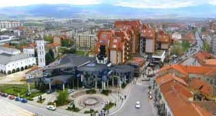 I Vranjanci odaju poštu nastradalima u OŠ "Vladislav Ribnikar" kod murala Diani Budisavljević 1