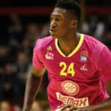 Alfa Kaba, košarkaš Budućnosti, srušio se dok je čekao red u banci 11