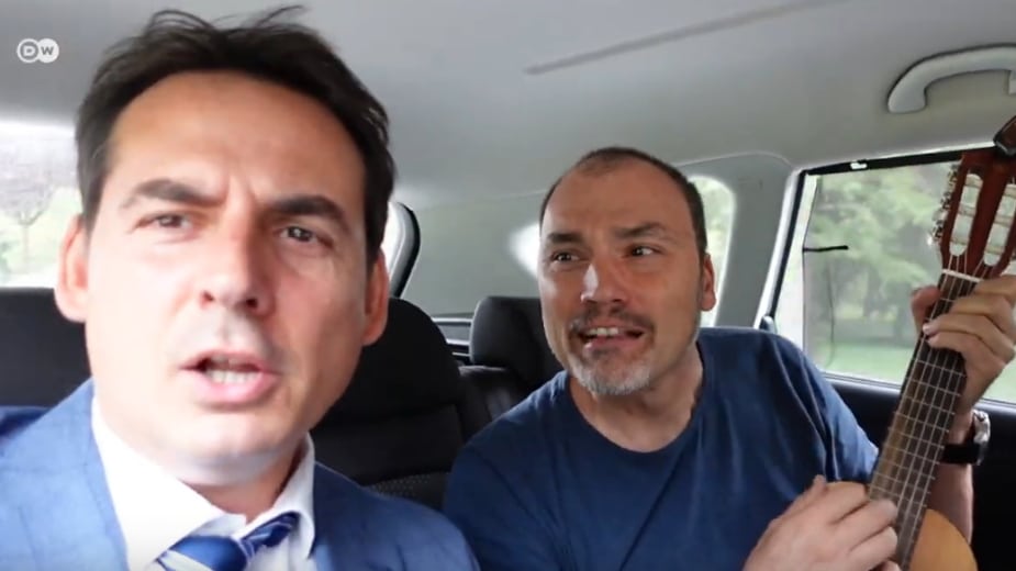 Mozaik Čokoladni testisi i pesma: danKOdan u poseti Zoranu Kesiću (VIDEO) 1