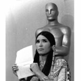 Preminula Sačin Litlfeder, indijanska glumica koju je Holivud bojkotovao jer je odbila Oskara u ime Branda 3