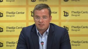 "Zaposleni, na ovaj mejl i broj telefona prijavite ucene i pritiske da dođete na miting SNS": Advokat Čedomir Stojković pozvao građane 2