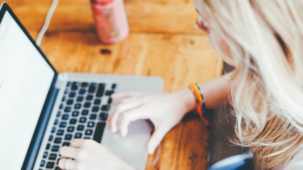 Urednica dobila otkaz u ELLE: Izdavač demantuje da je razlog podrška studentima 1