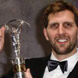 Dirk Novicki dobija statuu u Dalasu 5