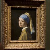 Protivnici nafte u Hagu gađali "Devojku s bisernom minđušom" 2