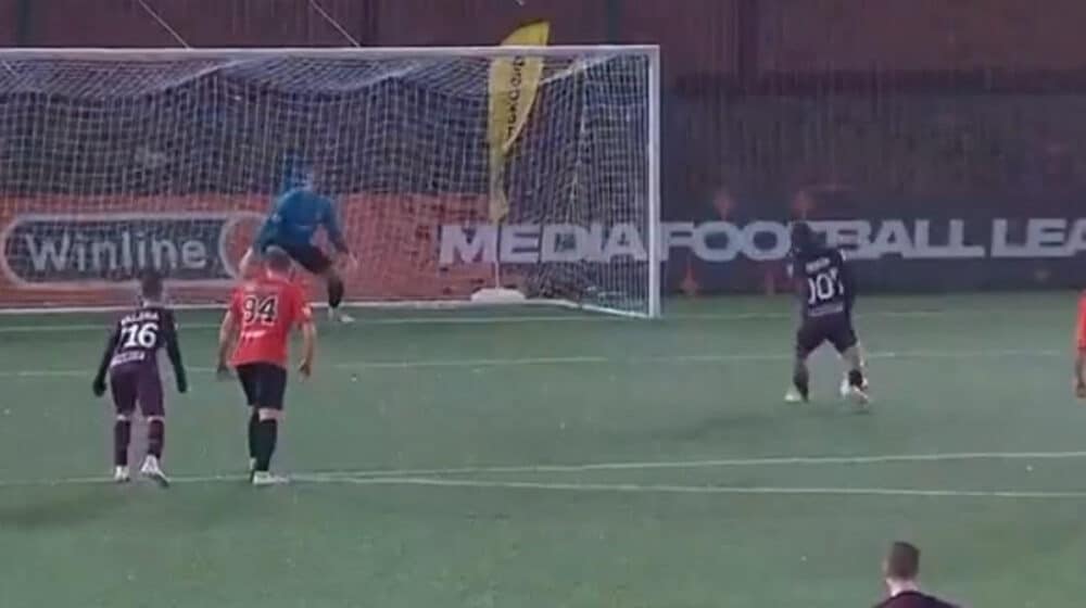 Penal, šut uz salto unazad, gol? Ruski Džejms Bond može sve! (VIDEO) 1