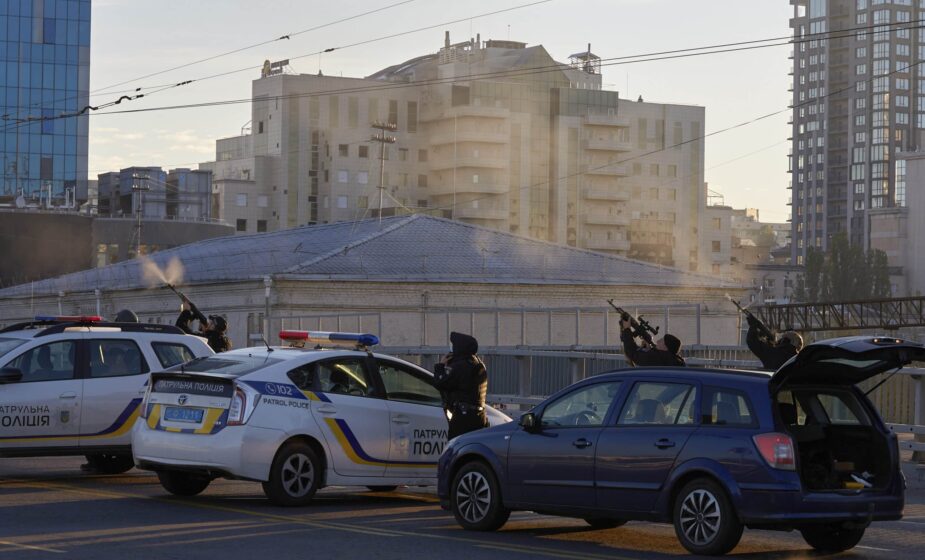 U Kijevu jedna osoba poginula i tri povređene u napadu na stambenu zgradu 1