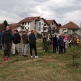 Građani niškog naselja Brzi Brod sprečili radnike EMS da kopaju rupe za dalekovod, policija izašla na mesto protesta 5
