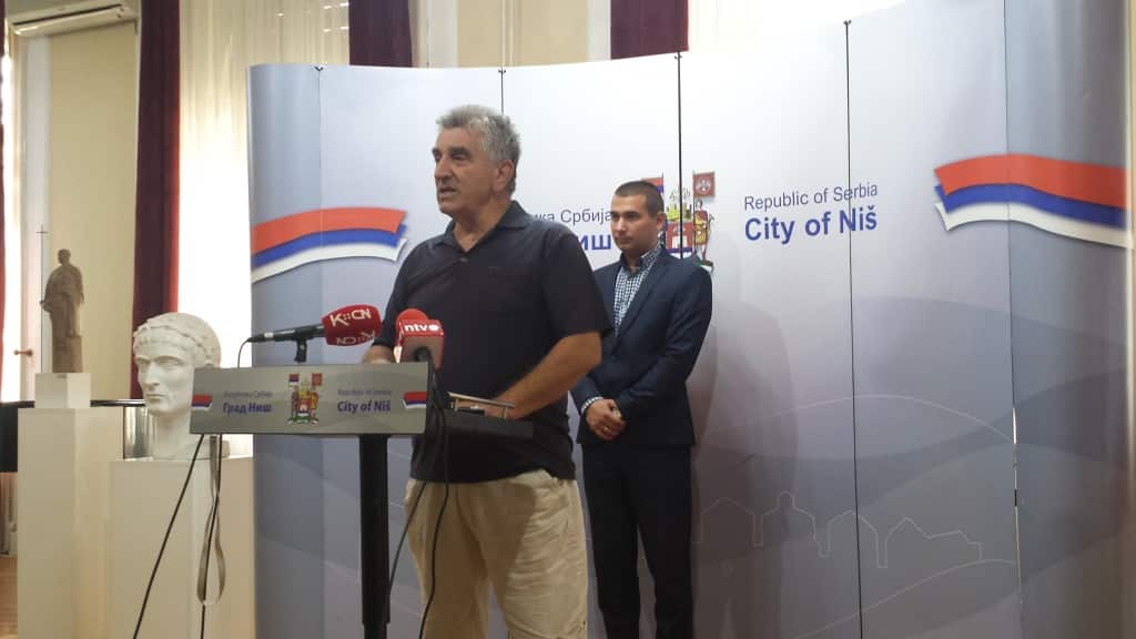 "Vek i frtalj slušamo razna obećanja, a radovi nikako da krenu": Nakon najave premijerke da uskoro kreću radovi na obilaznici i izmeštanju pruge iz Niša 3 "Vek i frtalj slušamo razna obećanja, a radovi nikako da krenu": Nakon najave premijerke da uskoro kreću radovi na obilaznici i izmeštanju pruge iz Niša 3