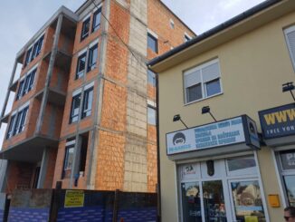 gradnja 4 U Zrenjaninu urbanistički haos: Niču višespratnice bez reda i plana, stanari jedni drugima gledaju u dnevne sobe 5