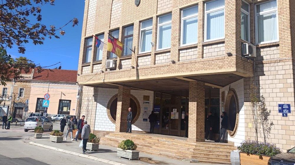 Čelnici Vranja kupili kombi za 42.000 evra da bi se turistički radnici vozili na Besnu Kobilu o trošku građana 1