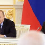 Ko je čovek koji će naslediti Putina? „On je majstor lažnih referenduma, premijer "Kinder suprajs" 1