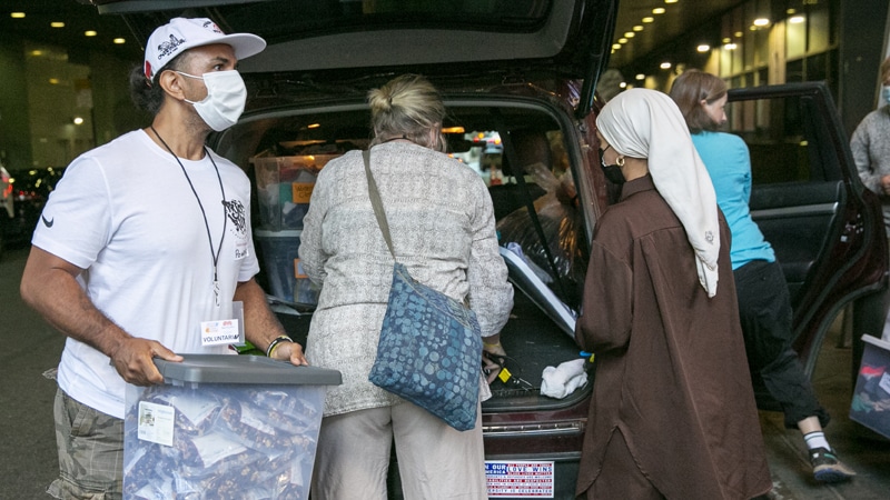 Gradonačelnik Njujorka Erik Adams proglasio vanrednu situaciju zbog velikog broja migranata 1