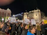 image2 Četvrti protest zbog Informerovog intervjua sa silovateljem: Organizatorke poručile - "Vidimo se ponovo" (VIDEO, FOTO) 3
