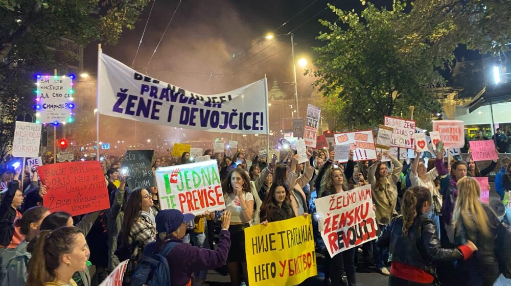 Četvrti protest zbog Informerovog intervjua sa silovateljem: Organizatorke poručile - "Vidimo se ponovo" (VIDEO, FOTO) 1