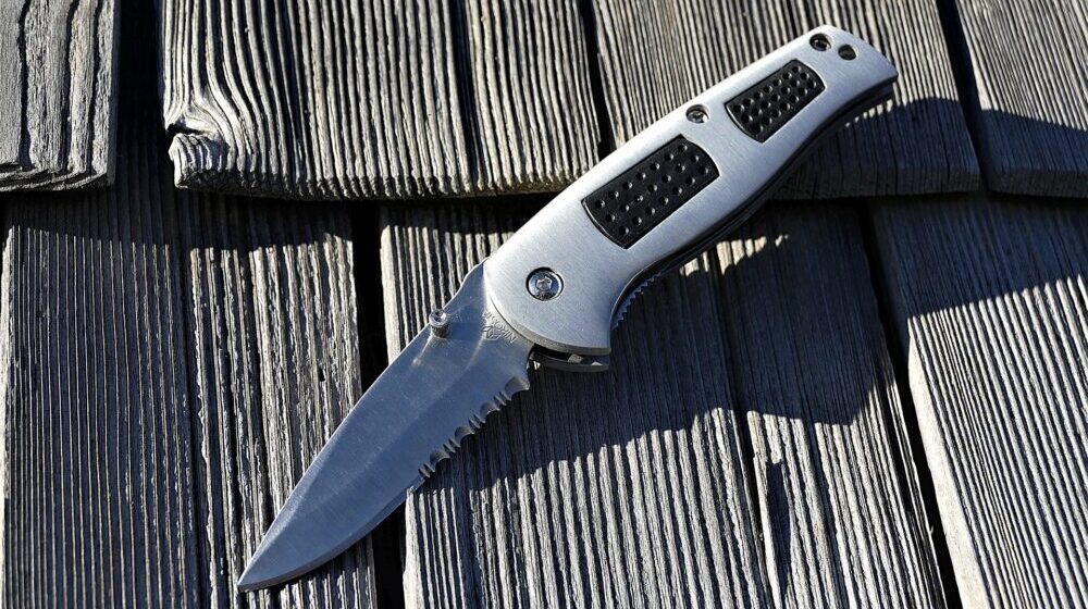 Burna noć u Novom Sadu: Dva napada nožem na dve pijace 1