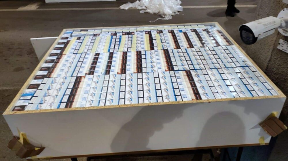 Kladovo: Cigarete sakrivene u kuhinjskom kredencu 1