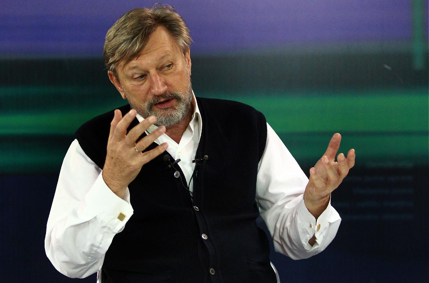 Hleba i igara – srpski EKSPO: Autorski tekst Mijata Lakićevića 2 Hleba i igara – srpski EKSPO: Autorski tekst Mijata Lakićevića 2