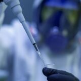 Sve što niste znali o tek odobrenim vakcinama protiv omikrona: Profesor Radan Stojanović otkriva za Danas 12