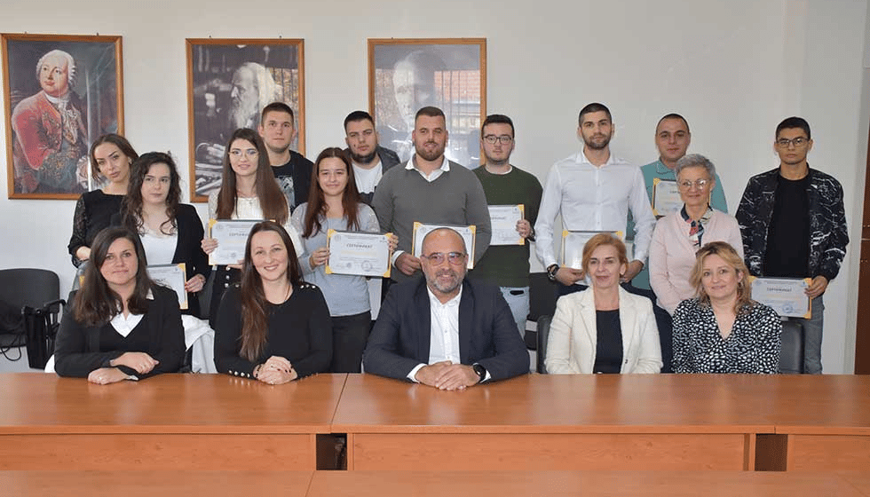 Tim od troje studenata pobednik "Letnje stručne prakse" sa projektom „Postavljanje reciklomata u Zrenjaninu“ 1