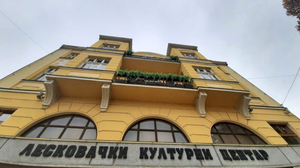 Milana Gajović iz Beograda nagrađena za najbolju kratku priču na konkursu "Vukašin Conić" u Leskovcu 1