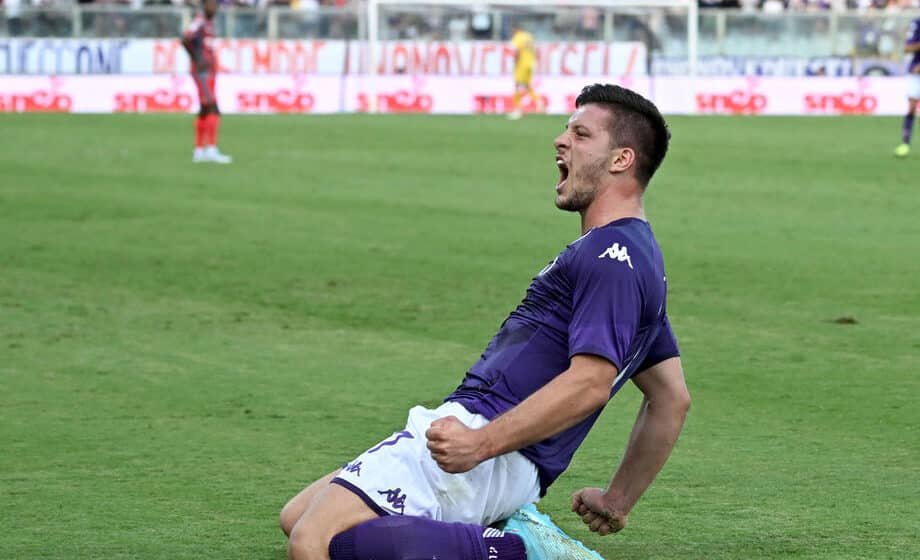 Italijanski mediji tvrde da Luka Jović nije teže povređen, napadač Fiorentine biće spreman za Mundijal 1