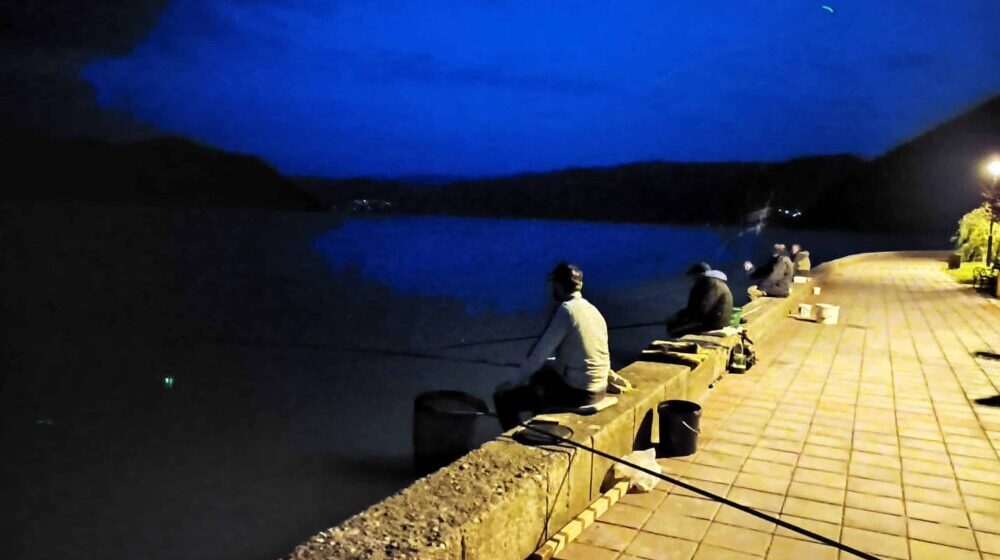 Novinarka Danasa na noćnom pecanju u Donjem Milanovcu: Miloš, Toške, Steva i Dodić otkrivaju sve čari čekanja da riba zagrize 1