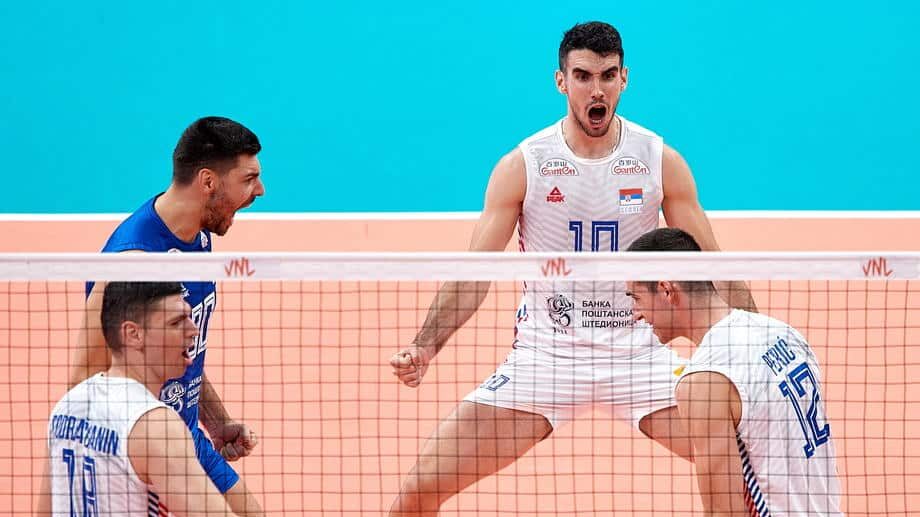 Dok srpski odbojkaši tonu, odbojkašice vladaju svetom: Zašto muška odbojka tone sve dublje, dok devojke ređaju zlatne medalje? 2 Dok srpski odbojkaši tonu, odbojkašice vladaju svetom: Zašto muška odbojka tone sve dublje, dok devojke ređaju zlatne medalje? 2