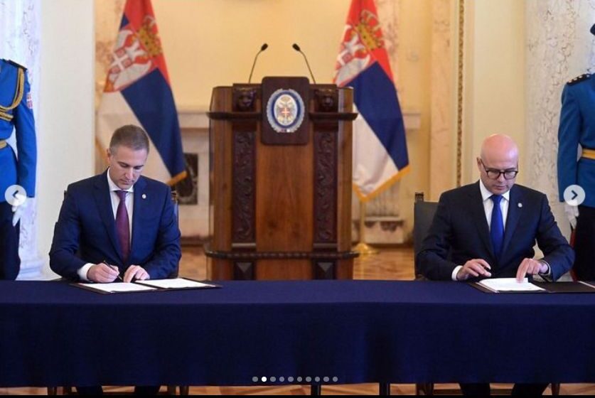 Nebojša Stefanović predao dužnost ministra odbrane Milošu Vučeviću 1