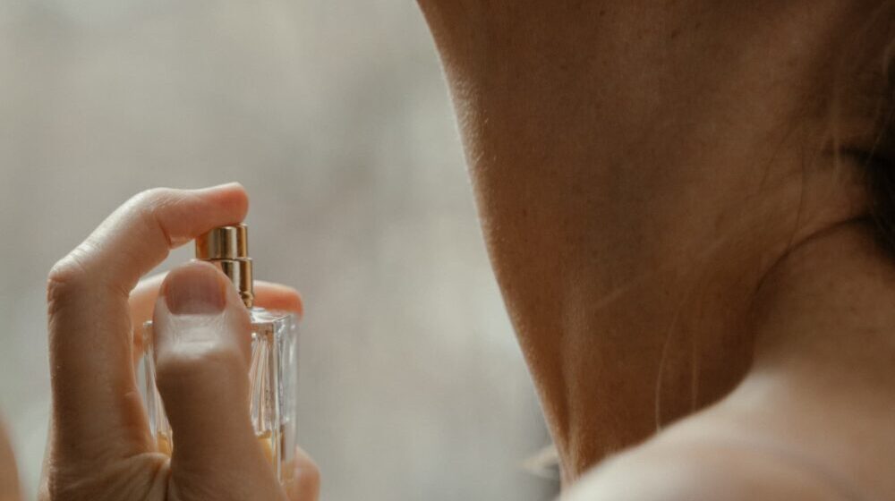 Zbog čega isti parfem drugačije miriše na različitim osobama? 1