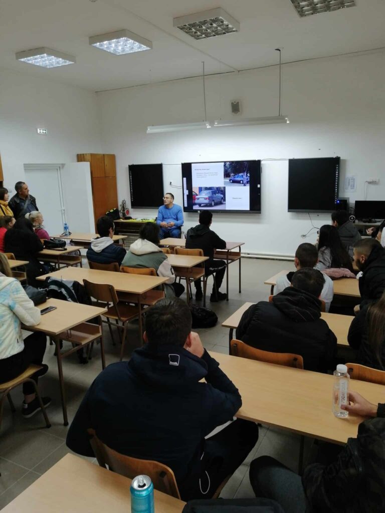 Mališani iz Majdanpeka i Kladova uče kako da budu bezbedniji u saobraćaju 2