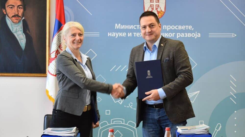 Ružić predao mandat novoj ministarki nauke Jeleni Begović 1