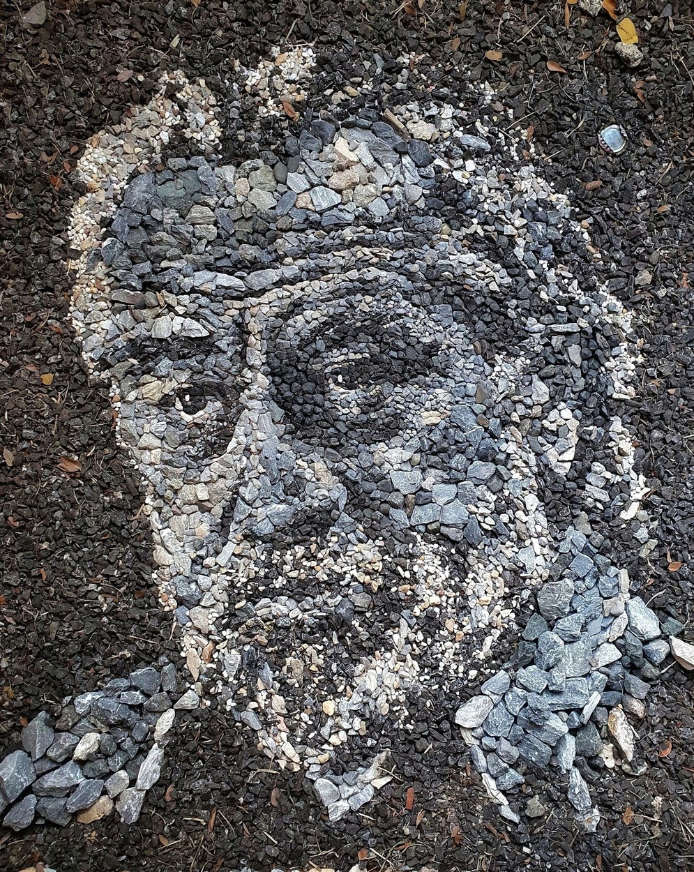 Šekspir i Dejvid Bouvi od kamenčića: Mozaik od osam metara 3