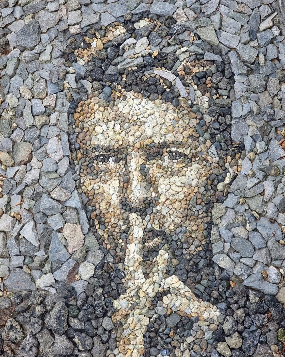 Šekspir i Dejvid Bouvi od kamenčića: Mozaik od osam metara 2