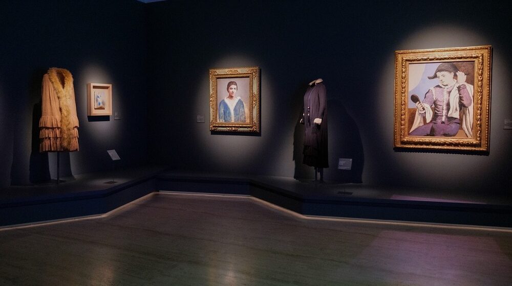 Materijal za ovu izložbu kustosi su skupljali četiri godine: Šta se dogodi kada Koko Šanel sretne Pikasa 1