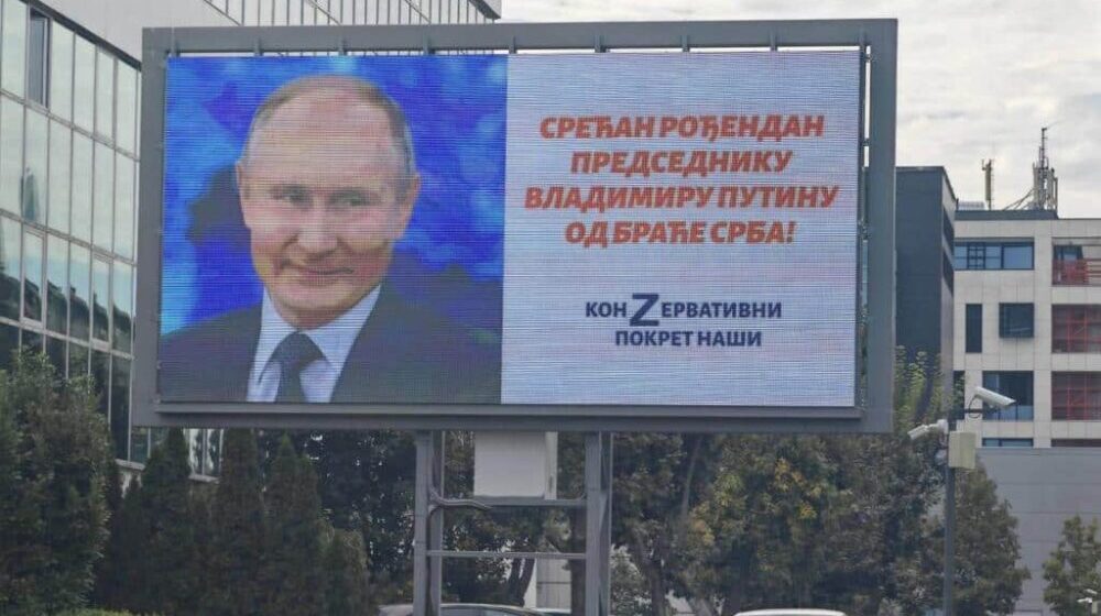 U Beogradu osvanuli bilbordi na kojima se Putinu čestita rođendan 1