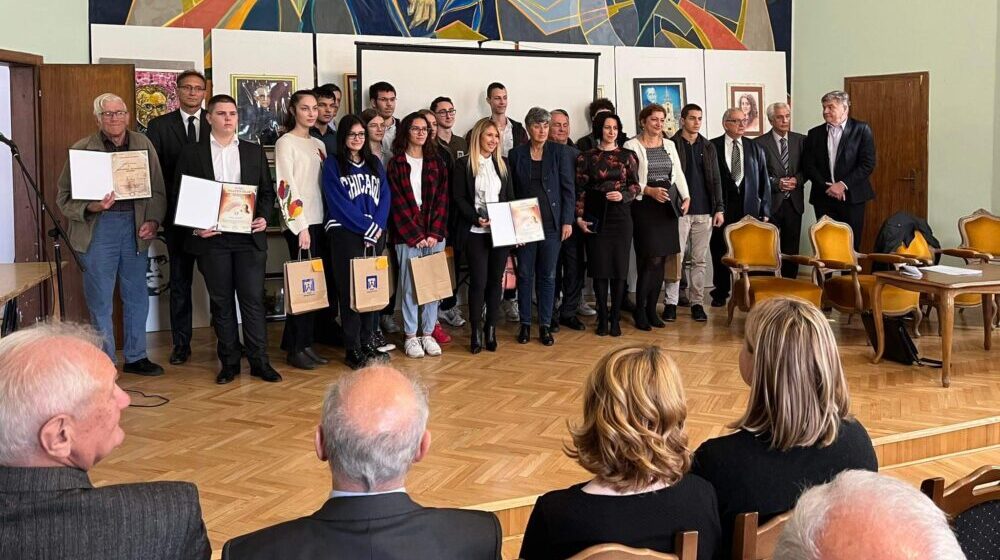 U čast Pupina, nagrađeni talentovani idvorski đaci i pojedinci 1