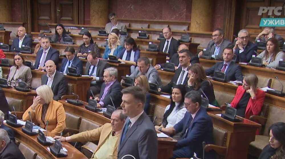 Debata u parlamentu o vladi: Tepićeva najavila odgovor premijerki 1