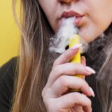 Elektronske cigarete lako dostupne maloletnicima, roditelji ne znaju gde se kupuju: Šta pokazuje istraživanje? 13