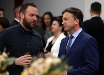 Slava SNS Naprednjaci obeležili slavu, pozvali Svetu Petku da se pomoli za Srbiju (FOTO) 7