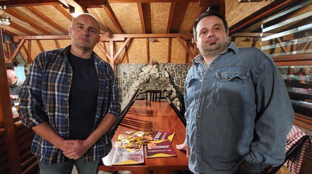 Novinar Danasa na menjaži Paninijevih sličica u centru Zaječara: Ova je bila posebna, a razlog su deca ometena u razvoju 1